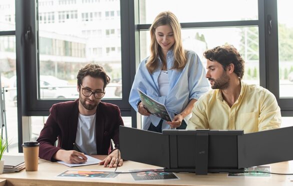 The Impact Of Triple Monitors On Workflow Efficiency