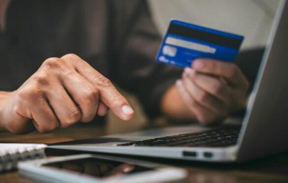 Do Free Credit Cards Offer Good EMI Options?